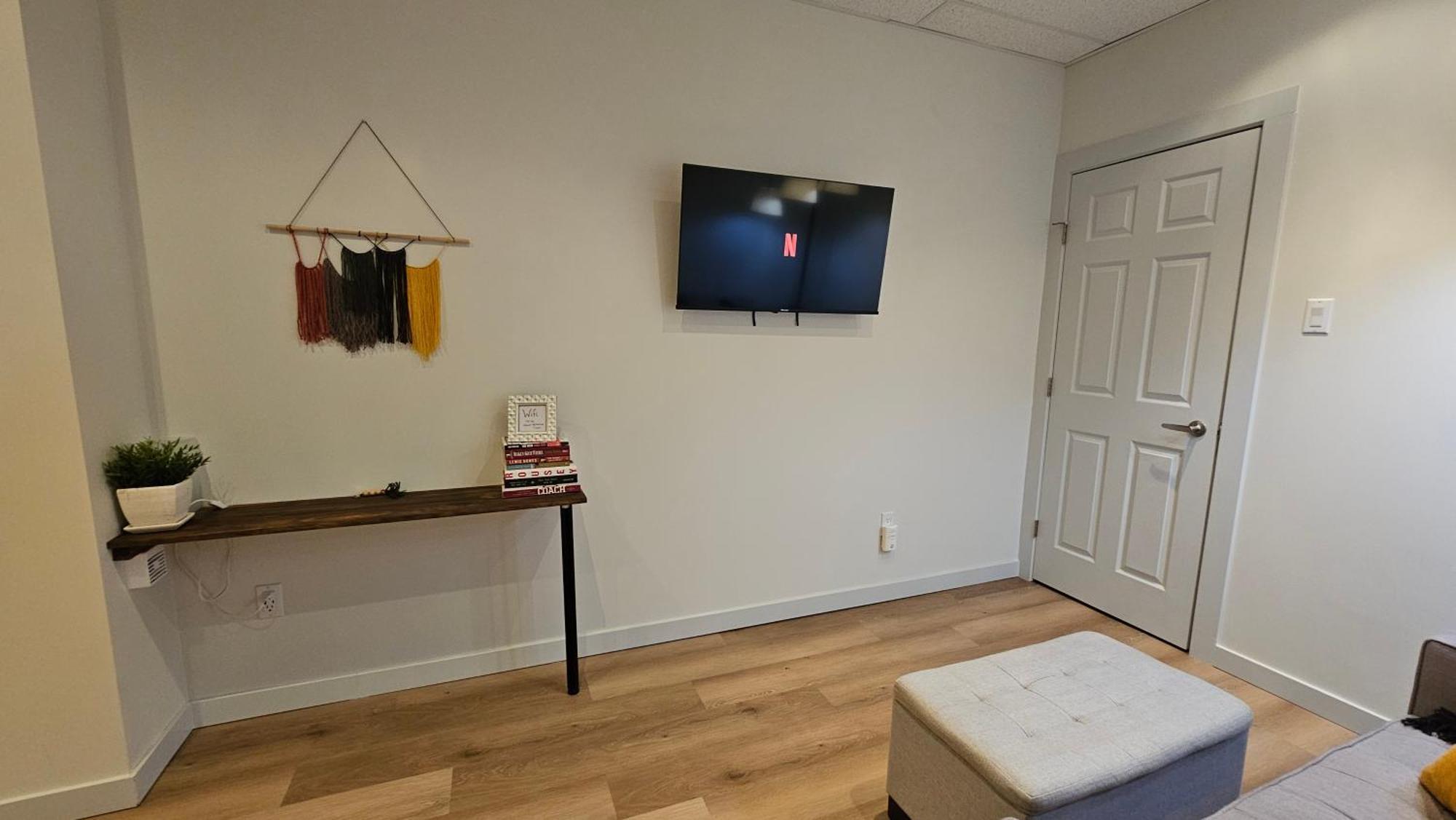 Yeg Olive Grove - Ideal For Couples Or Solo Travelers Apartment *